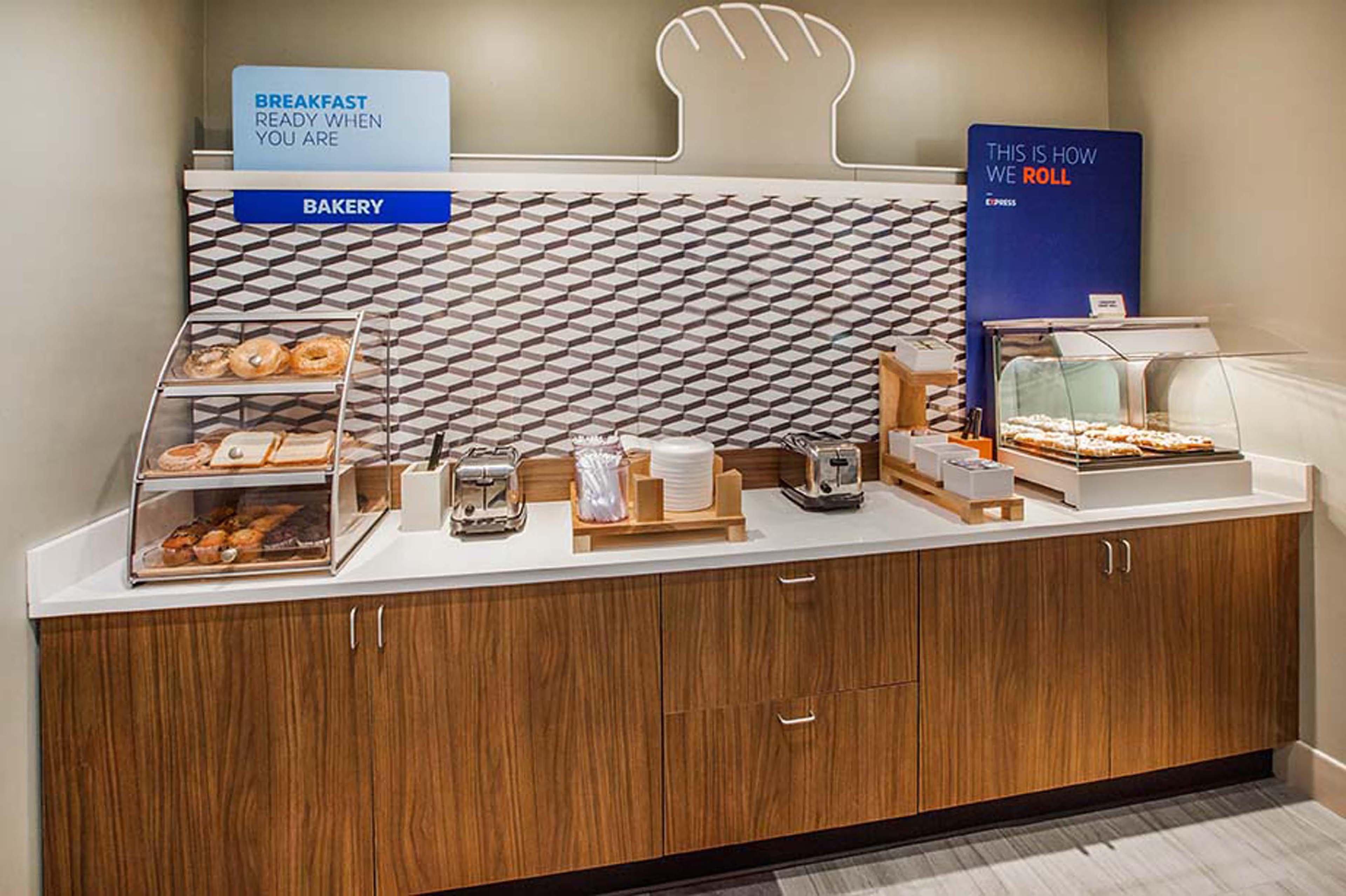 Holiday Inn Express & Suites - Oklahoma City Airport By Ihg Zewnętrze zdjęcie